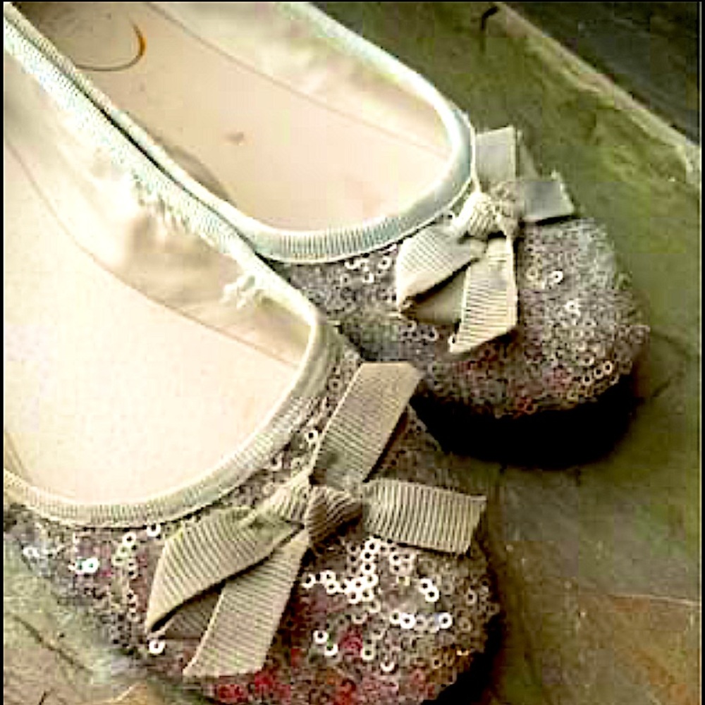 Ballerinas with sequins and bow